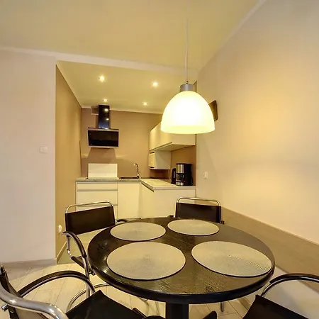 Eleganckie I Stylowe Sun Seasons 24 W Karpaczu Z Parkingiem By Renters